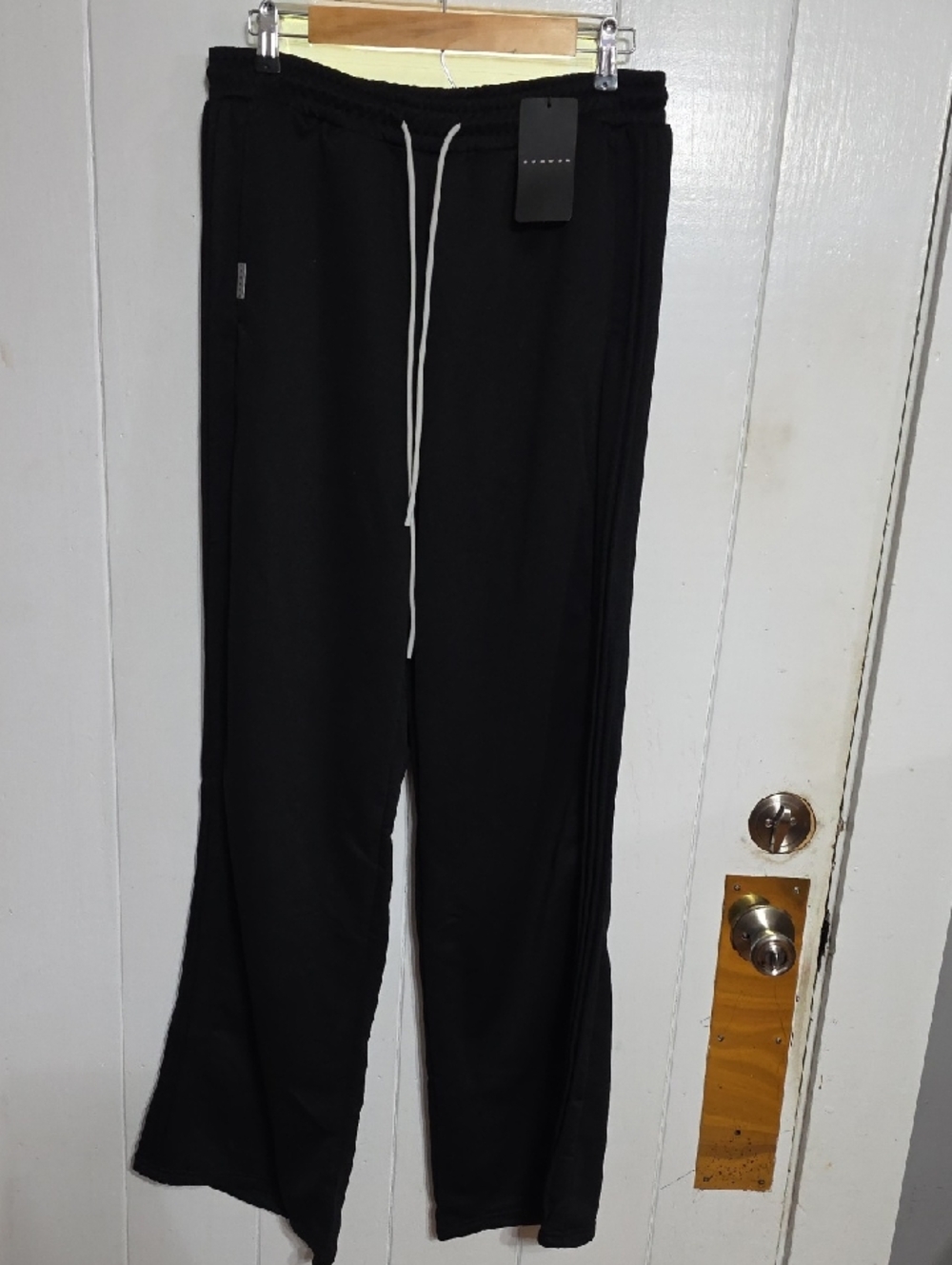 NWT Sumwon Mens? Womens? Black Sweatpants Pleated Sides Pockets Drawstring Sz M.